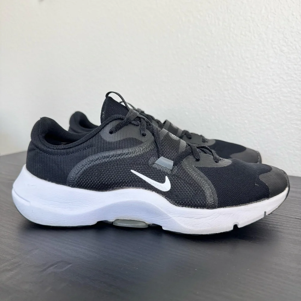 Nike Training In-Season 13 sneakers in black and white Size 10